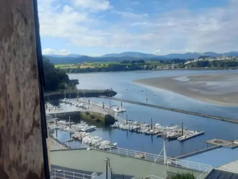 Atico en Figueras Asturias con Vistas a la Ria y Garaje