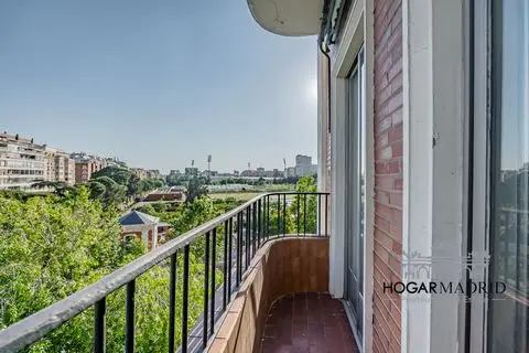 Piso Exterior con Vistas en Chamber"}u00ed