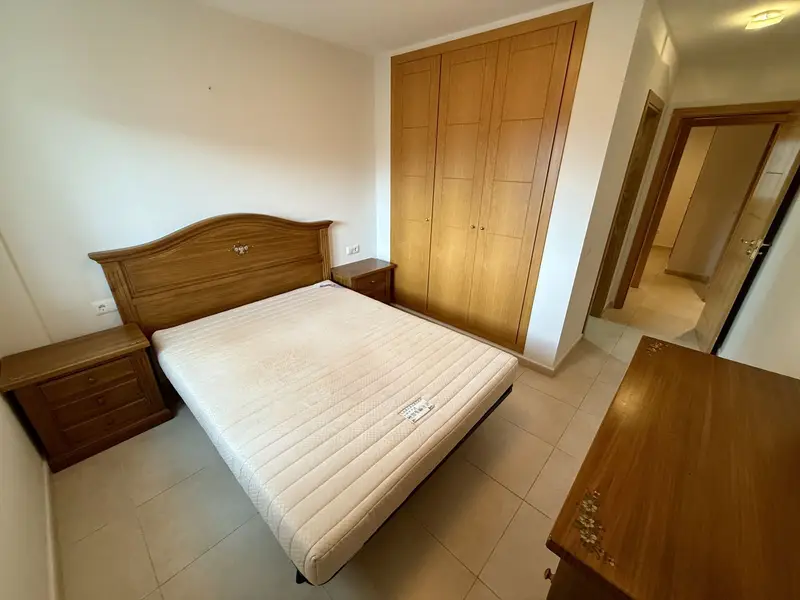 Apartamento 4 Dormitorios La Campana Espa	

