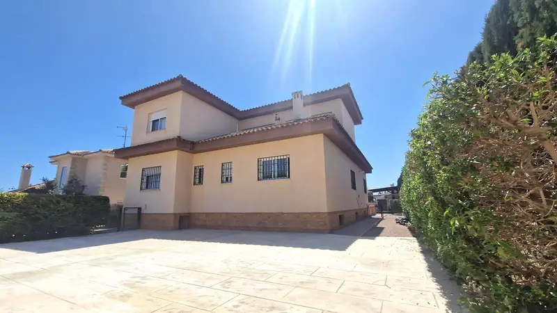 Casa Villa 4 Dormitorios Santa Pola Piscina Garaje Sótano