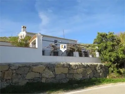 Casa de Campo Reformada con Piscina cerca del Embalse de Las Casillas