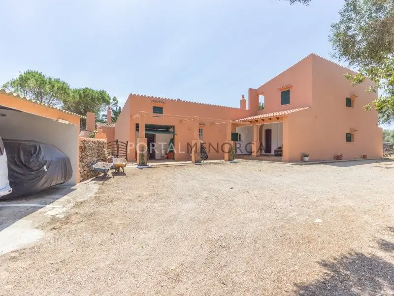 Venta Casa Rural con Viñedos y Piscina en Biniparrell