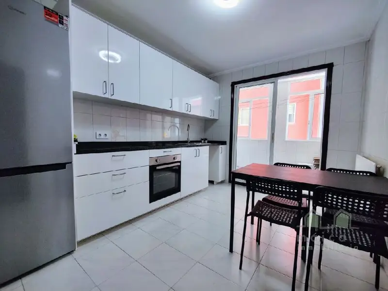 Piso en Venta Fragoso Vigo 4 habitaciones 2 baños Trastero