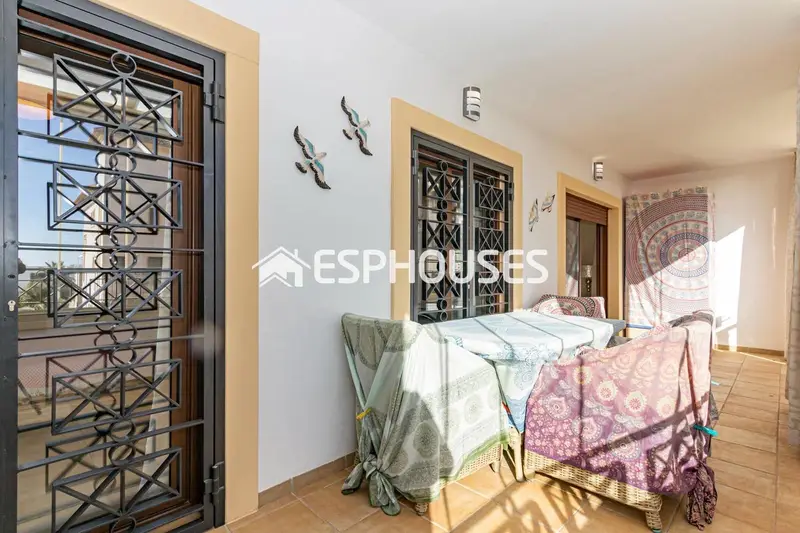 Apartamento en Guardamar Playa con Piscina y Vistas