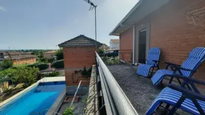 Chalet en Venta en Escalona con Piscina y Amplia Parcela