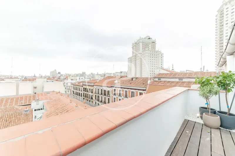 Atico en Alquiler Madrid Centro Recien Reformado 2 Dormitorios Terraza