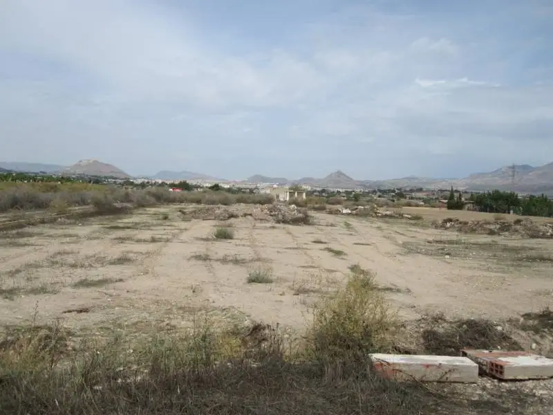 Casa en Novelda Crtra de Aspe para Reformar 24000m2