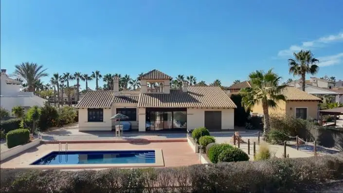 Villa en Venta 3 Dormitorios Golf