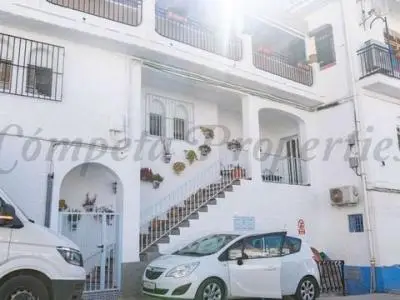 Apartamento Reformado en Competa con Aire Acondicionado y Aparcamiento