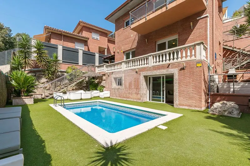 Casa de Lujo en Alella con Piscina Privada y Jardín