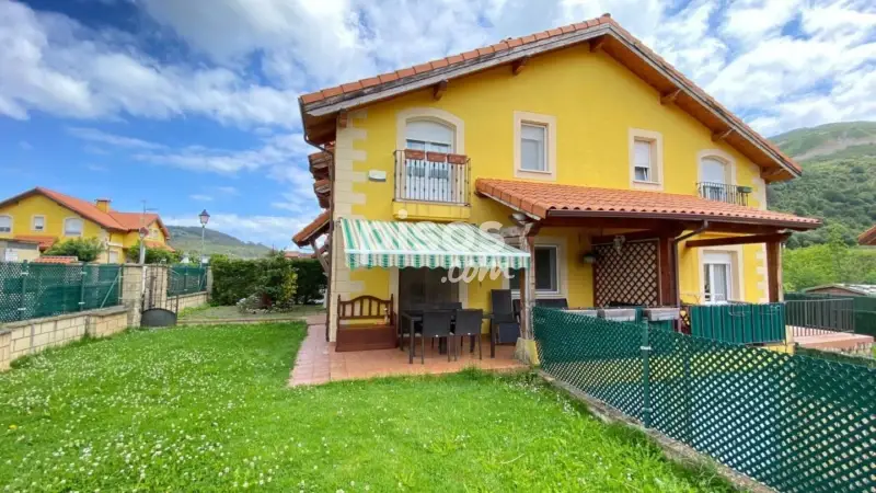 Chalet en venta en Lusa