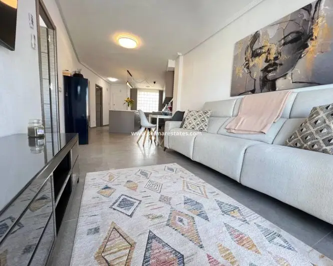 Apartamento 4 Dormitorios Villamartin Costa Blanca