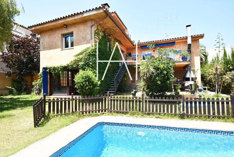 Chalet con Piscina Privada en Cabrils Barcelona