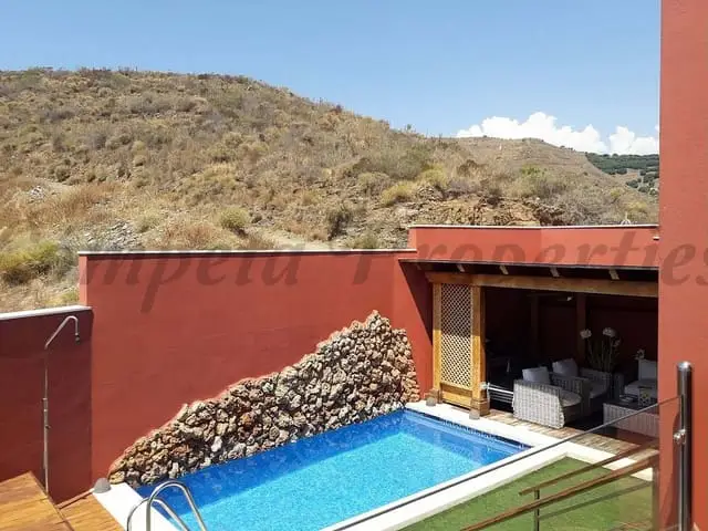 Villa 5 Dormitorios en Venta cerca de Nerja