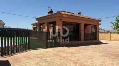 Casa en Venta en Urbanizaci	ón Entrearroyos Carmona