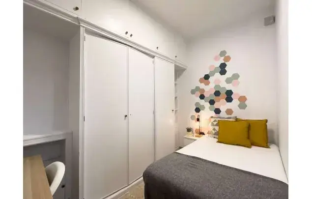 Alquiler Habitaciones Amuebladas con Balcón en L Hospitalet