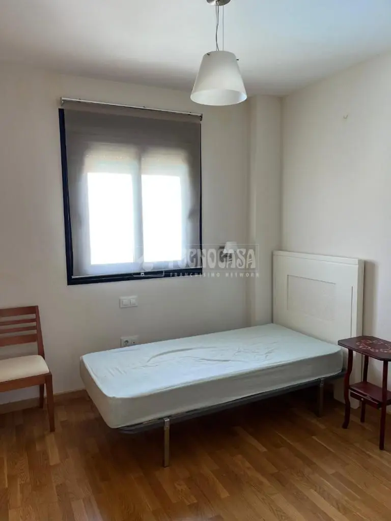 Piso en Venta en Carmona Hytasa  3 Dormitorios Piscina Garaje
