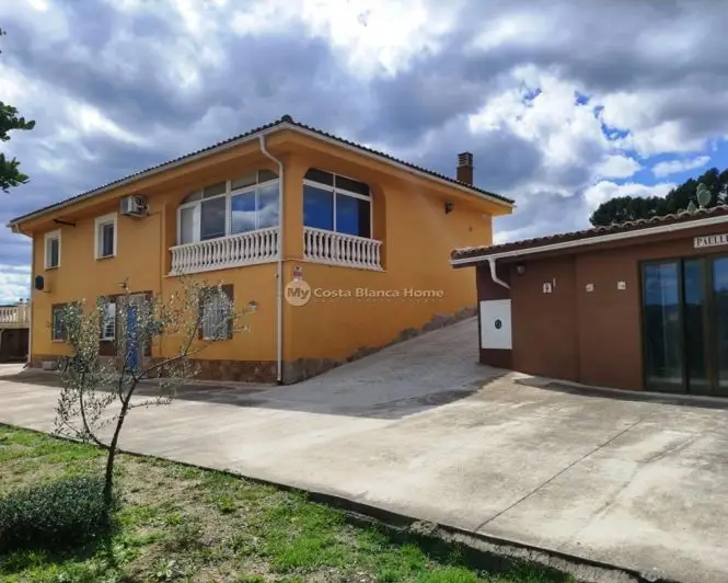 4 Bed Villa for sale