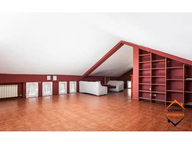 Chalet en Venta Montecanal 5 Dormitorios Jardin Terraza