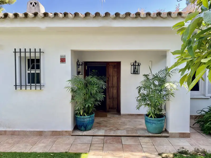 Casa-Villa de 4 Dormitorios en venta Los Monteros, España
