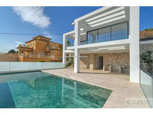 Villa de Lujo en Calpe con Vistas Panorámicas al Mar
