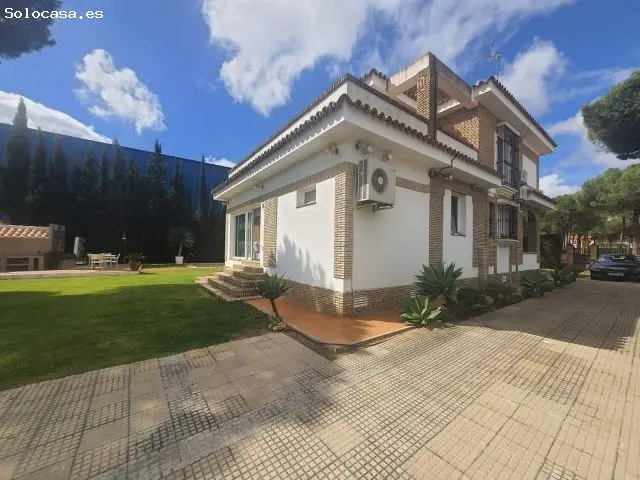 Chalet con Piscina en Bellavista Huelva