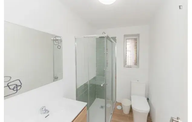 Habitacion en piso compartido Granada estudiantes trabajadores