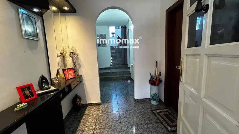 Chalet en venta en Santa Eulalia de Roncana con piscina y jardin