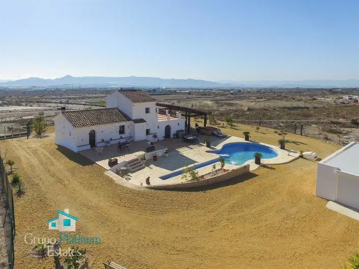 Villa de Lujo 4 Dormitorios en Venta Las Labores Almeria