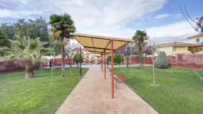 Casa Adosada en Armilla 4 Habitaciones Patio Sótano 218m2