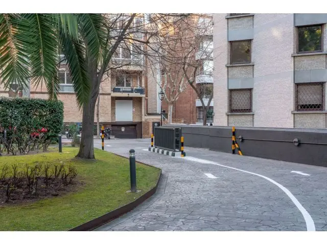 Parking Moto Alquiler Barcelona Via Augusta