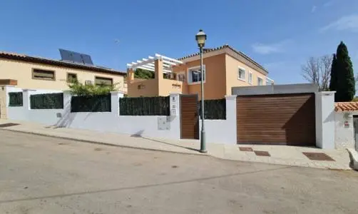 Casa en Torremolinos con Piscina Privada y Licencia Turistica
