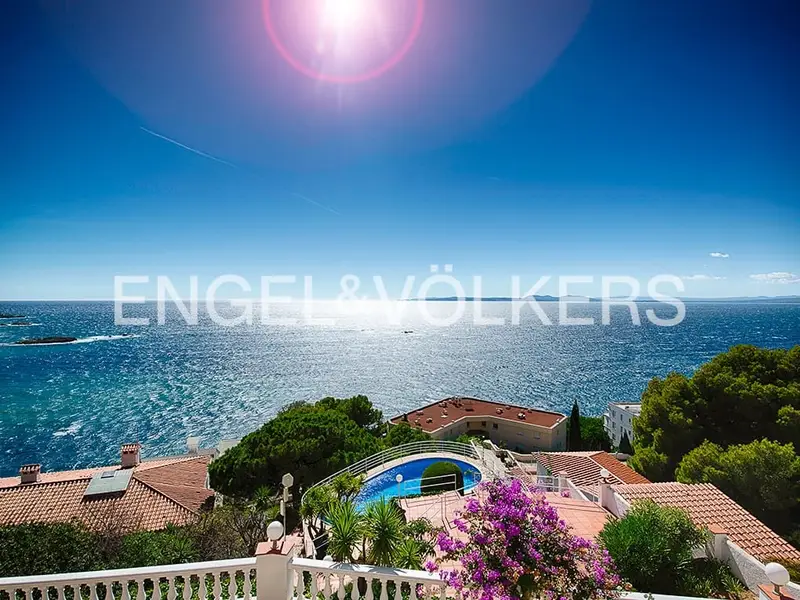 Apartamento en Roses con Vistas al Mar y Piscina