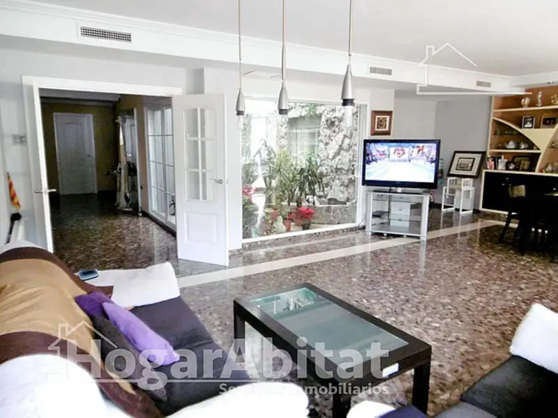 Casa en Benimamet con Piscina Privada y Ascensor