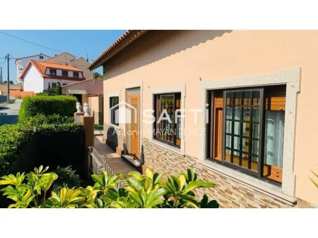 Casa en Venta Areeiros Ribeira 393m2 Jardin Garaje Cerca Playa