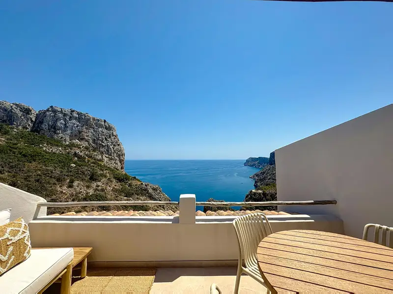 Apartamento en Cumbre del Sol con Vistas al Mar y Piscina