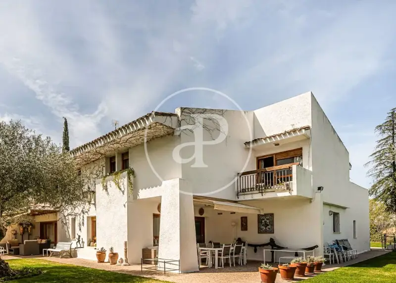 Chalet en Somosaguas: Elegancia, Tranquilidad y Exclusividad