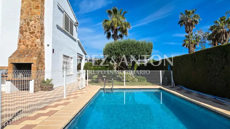 Chalet en Venta en L Eliana Valencia 5 Dormitorios Piscina Jardin