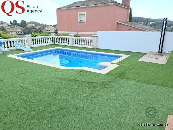 Chalet en Costa Cunit con Piscina Privada y Jardin