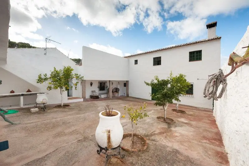 Venta Finca con Vistas Espectaculares en Málaga