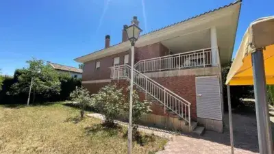 Chalet en Venta en Las Lomas de Gallego 6 habitaciones
