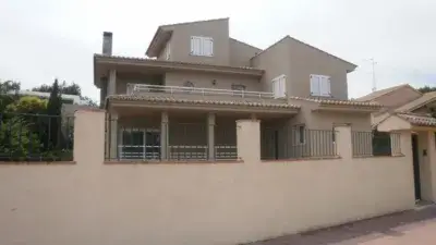 Casa en Alquiler en Campolivar  Jardín Piscina 3 Habitaciones Garaje Triple