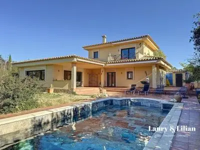 Magnífica Villa en Golf de Perelada