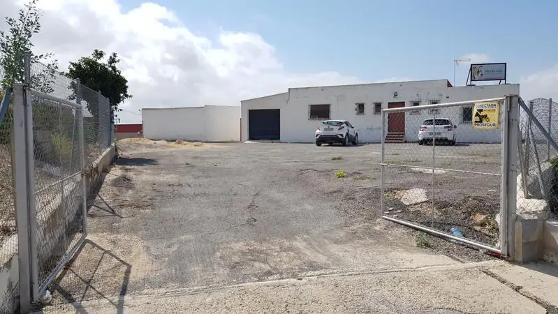 Finca Rustica 27000m2 con 253m2 construidos Hotel Canino