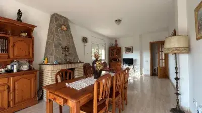 Casa en Alquiler Can Bou 3 habitaciones 2 baños Garaje Amueblada