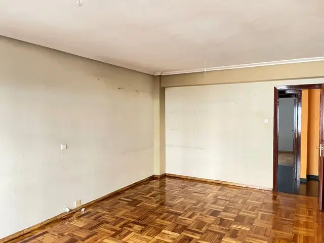 Venta Piso con terraza en Avda Galicia Oviedo