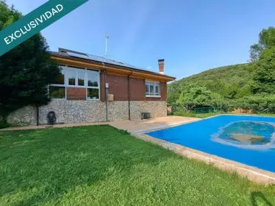 CASA CON PISCINA EN BEMBIBRE