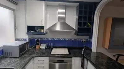 Piso Reformado en Alquiler con Garaje y Vistas al Mar