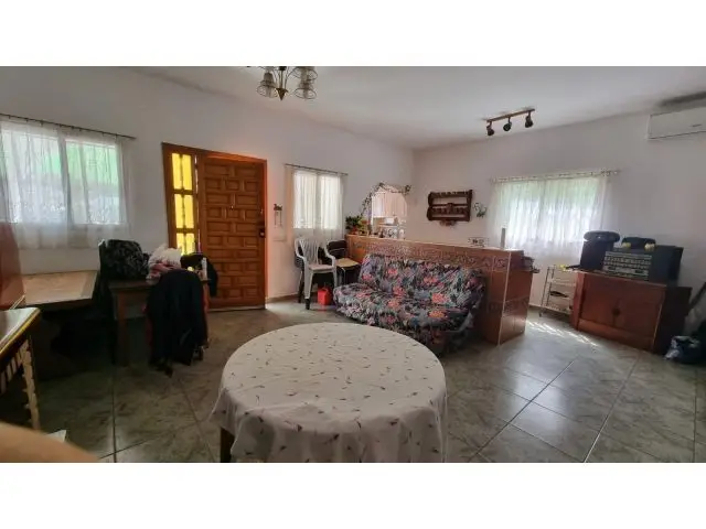 Casa con terreno y piscina en Alhama de Almería