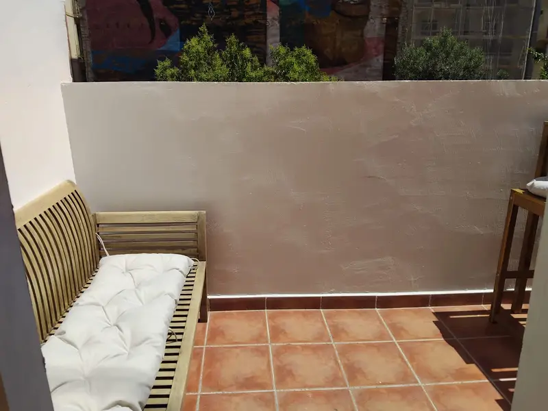 Piso Reformado con Terraza en El Raval Barcelona